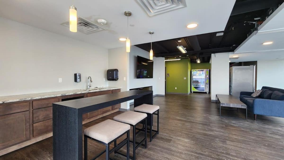 2 Bedroom Brand New Apartment Near Mayo, Park Free 羅徹斯特 外观 照片